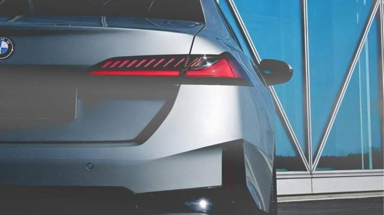 全新宝马5系旅行车谍照曝光，内饰成一大看点，还有插混版可选？