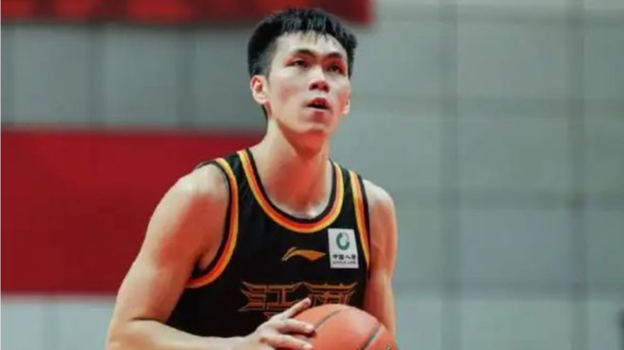 CBA再现超级后卫！轰29分8助，主教练亲自向郭士强推荐