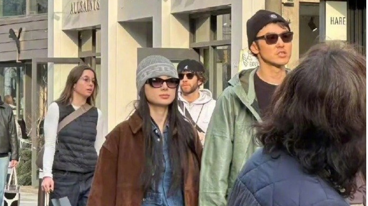 阮经天与小20岁女友街头十指紧扣，经纪人对此回应
