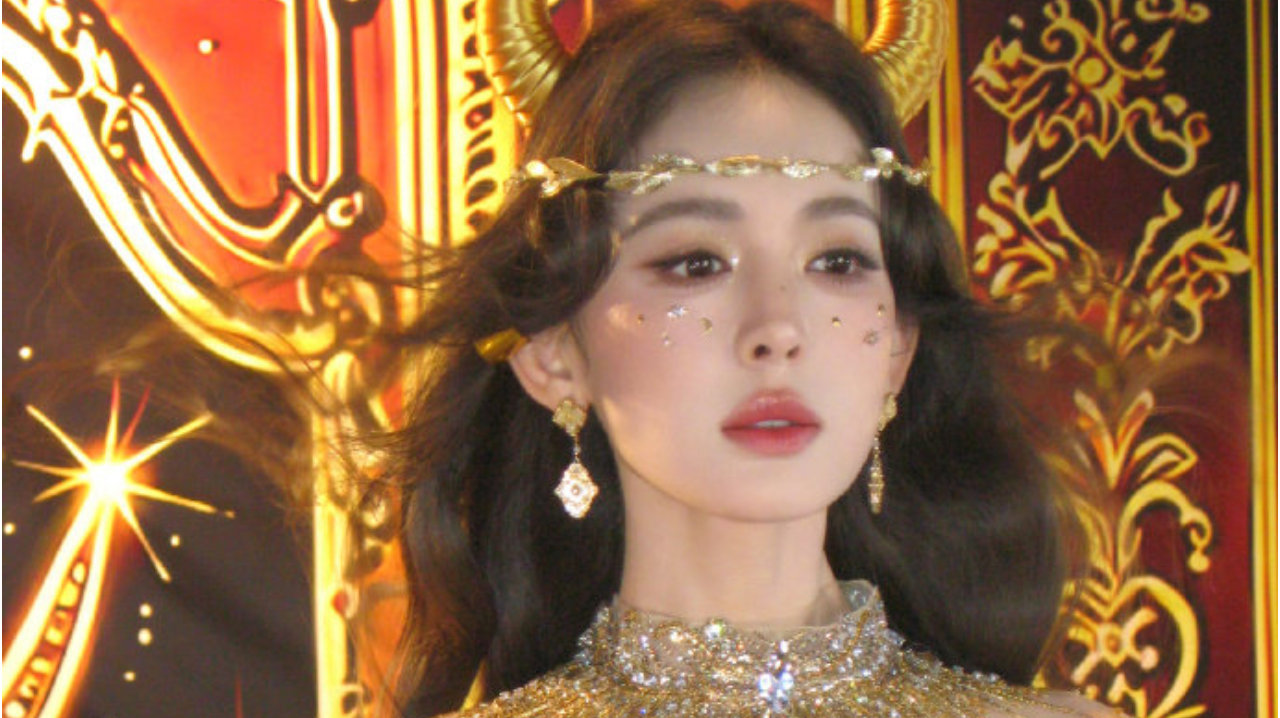 娜扎：闪耀在时尚幻域的金色女神