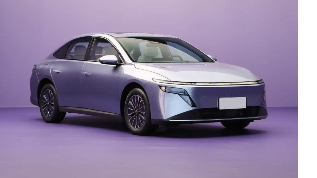 不足十万，买合资B级混动轿车，亏电油耗4.32L，这款合资车真香？