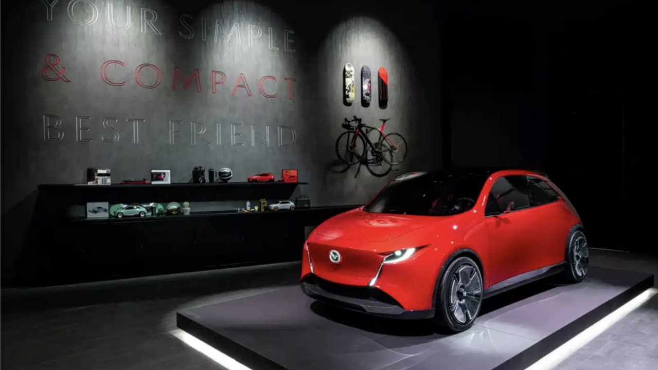 全新一代马自达2预告，造型很抽象，可以考虑国产