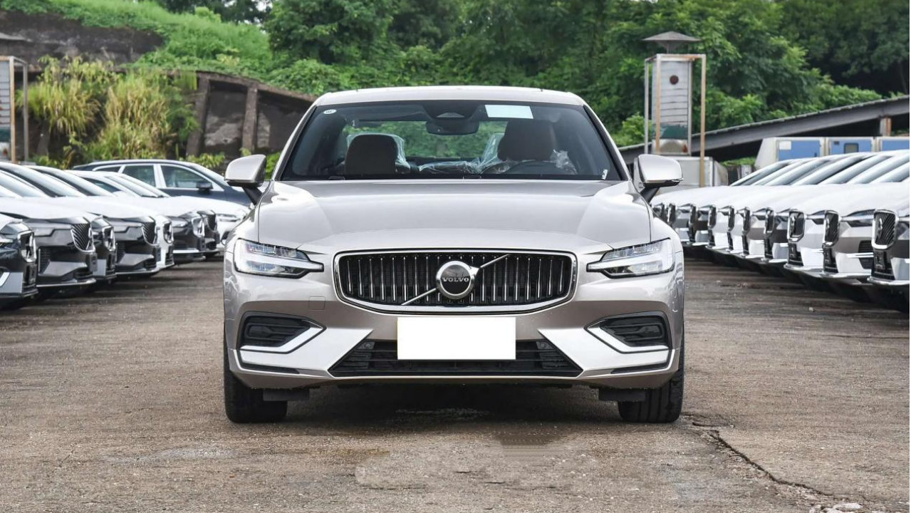 中型车的对决，沃尔沃S60和凯迪拉克CT5，到底该选谁？