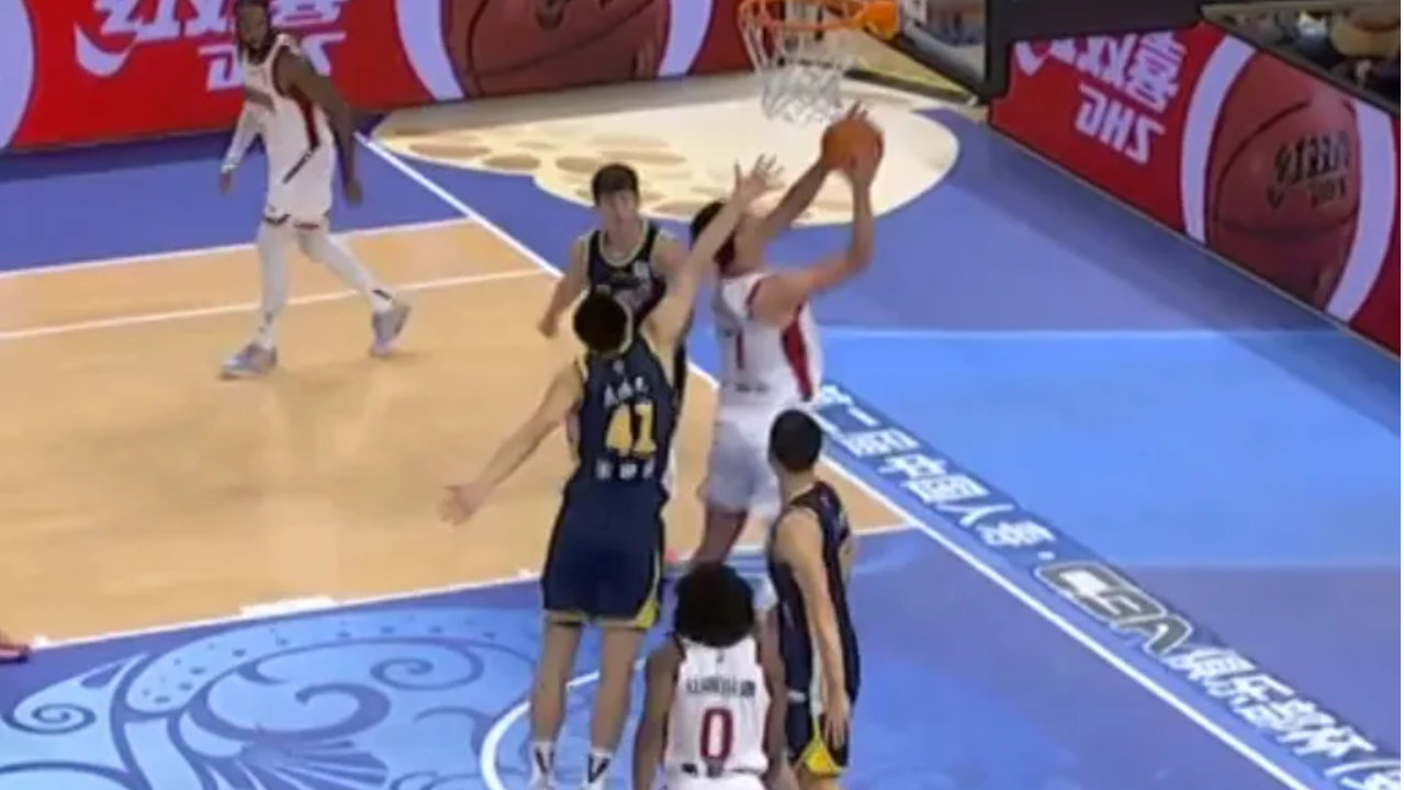 广东男篮藏王仕鹏接班人？19岁神射三分命中率六成，杜锋给他机会