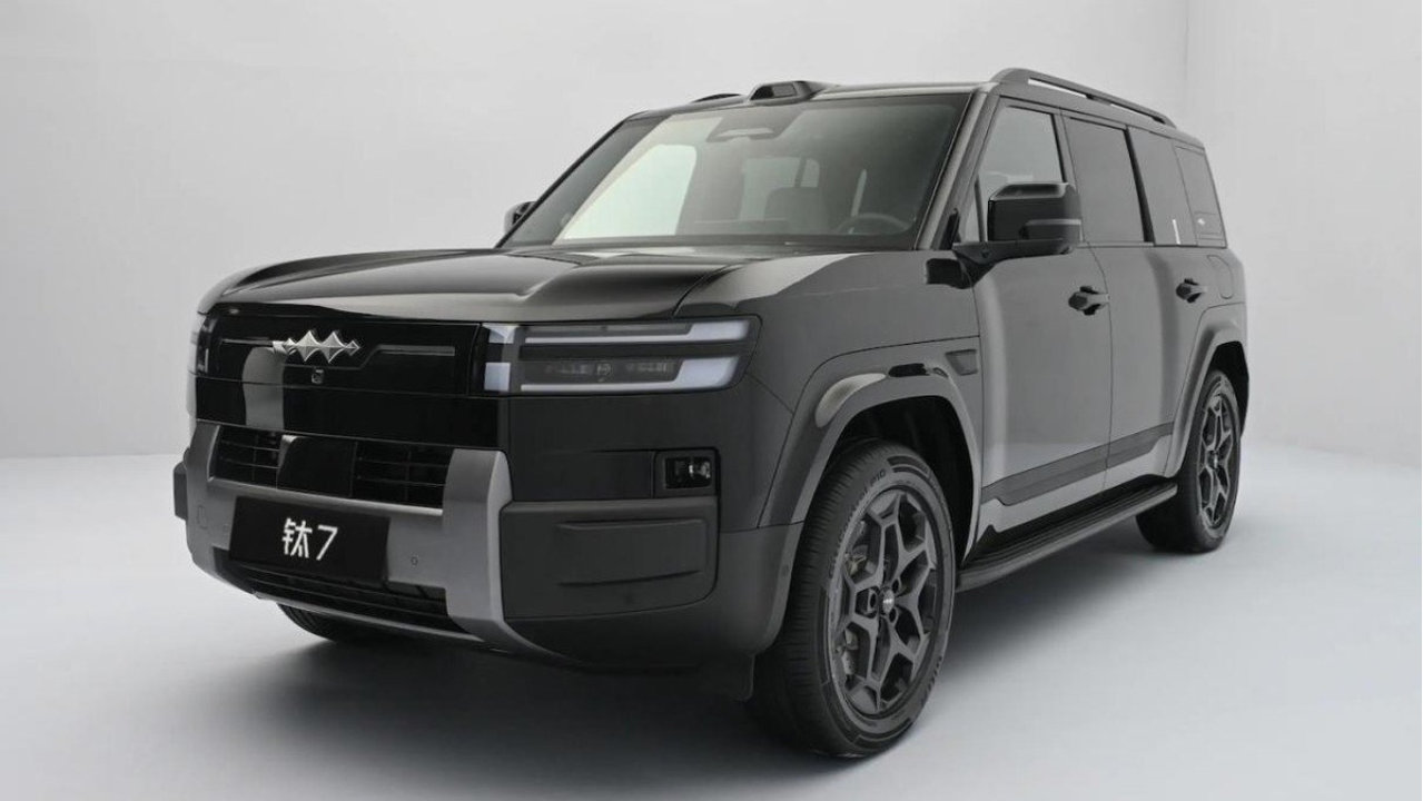 11月卖出2.4万台，车长近5米全系插混动力，方程豹钛7有何底气？