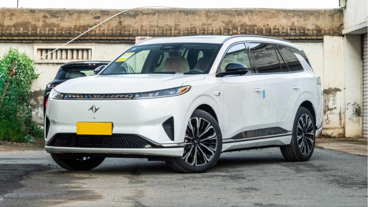 售18.86万起，大空间、真三排、长续航，试驾东风奕派eπ008六座版