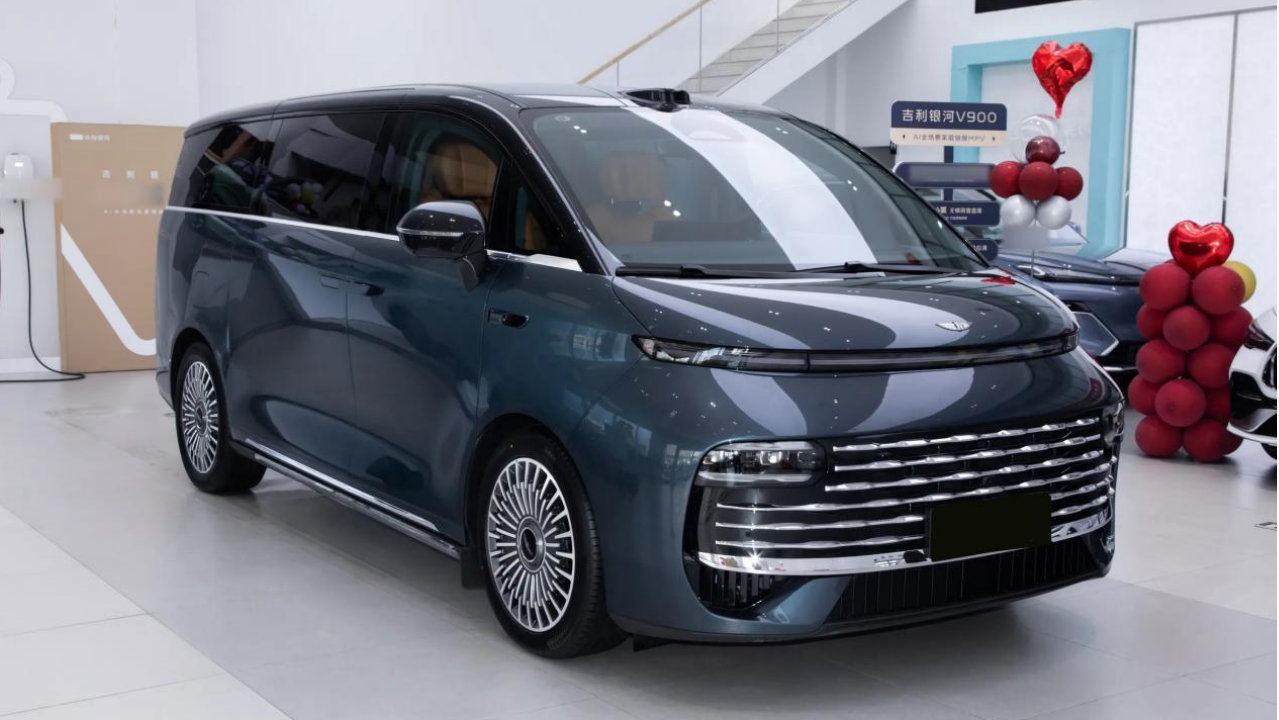 高度适配多娃家庭！银河V900限时26.98万起，空间比肩长轴奔驰V级