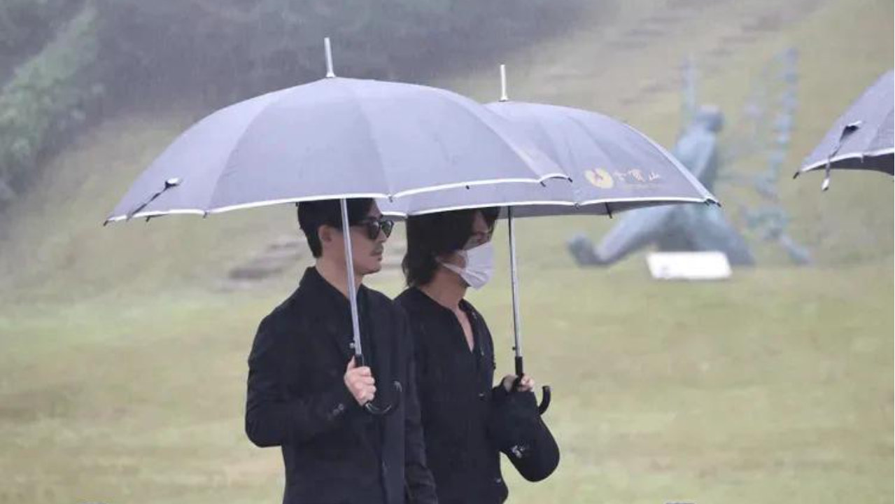 言承旭周渝民现身大S纪念雕像揭幕仪式追忆大S