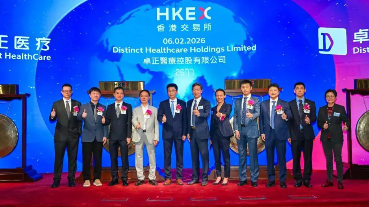 首日暴涨50%！这家“医疗界Costco”获多方押注，2700倍认购背后