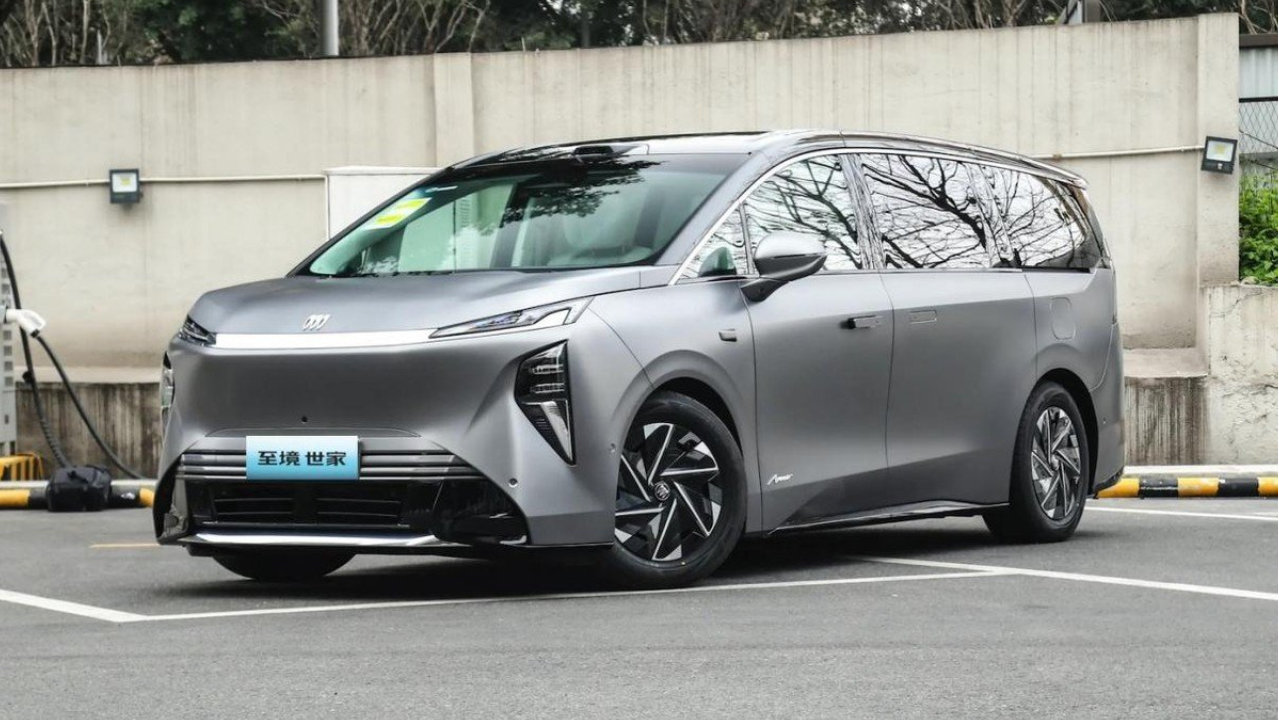 别克至境世家迎来900V纯电版，单电机就有451马力，全车8屏带空悬