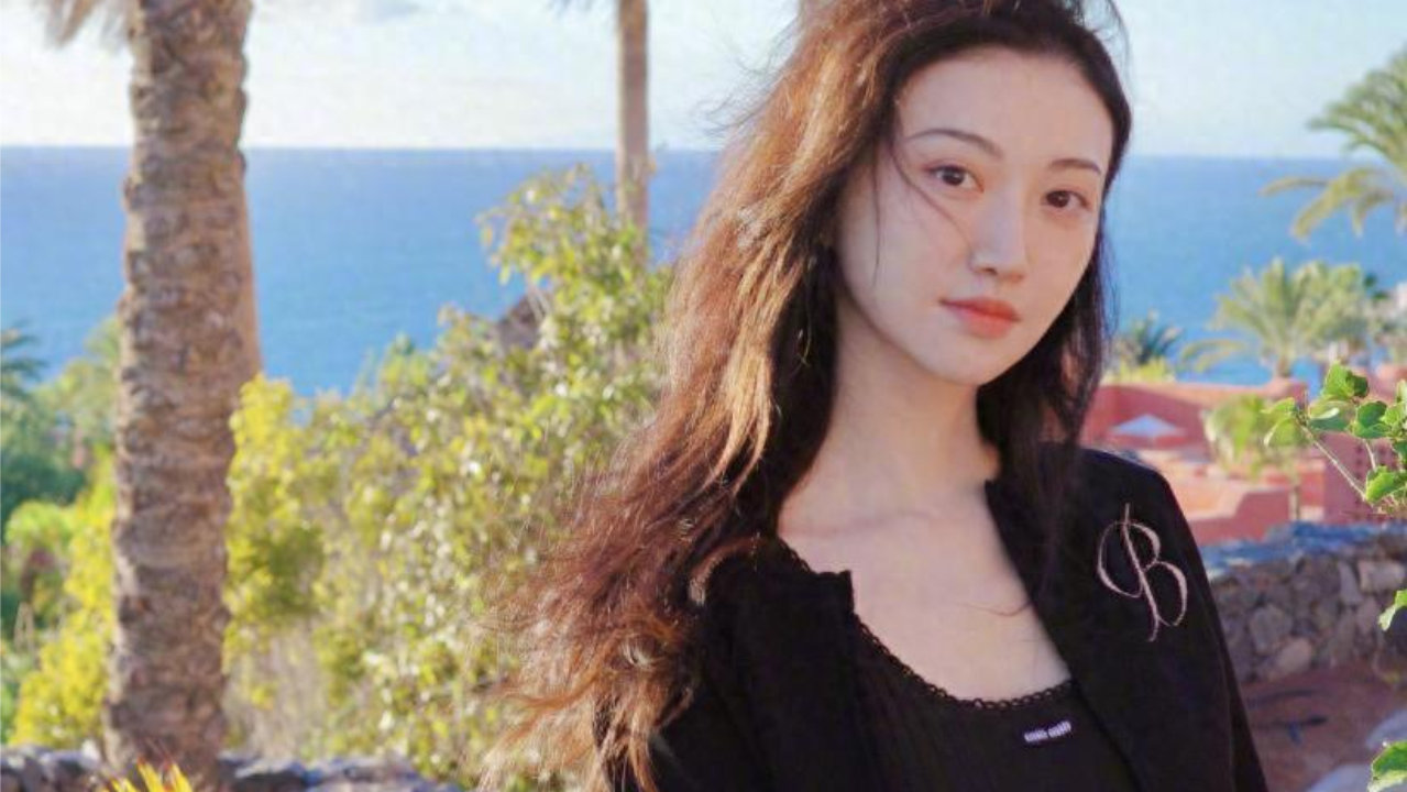 景甜辟谣代孕后狗仔硬刚，1月份恰好在国外，网友借机洗白张继科