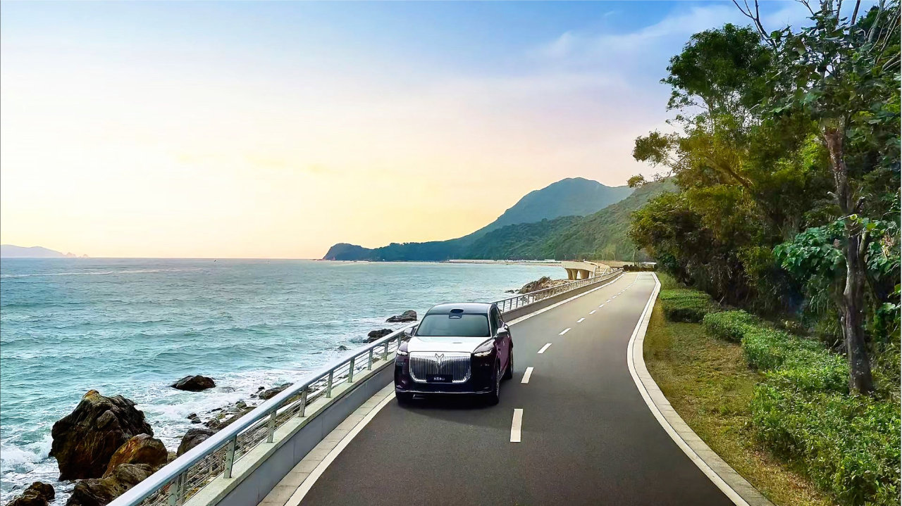 岚图泰山上市后，50万级大六座SUV市场迎来了“三重降维打击”？