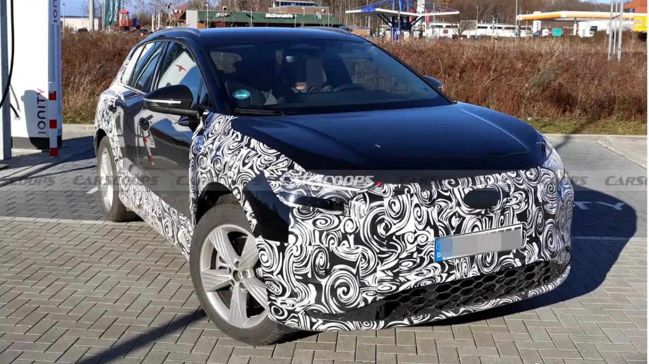 新款奥迪Q4 e-tron内饰谍照曝光，升级弧形双联屏，明年首发