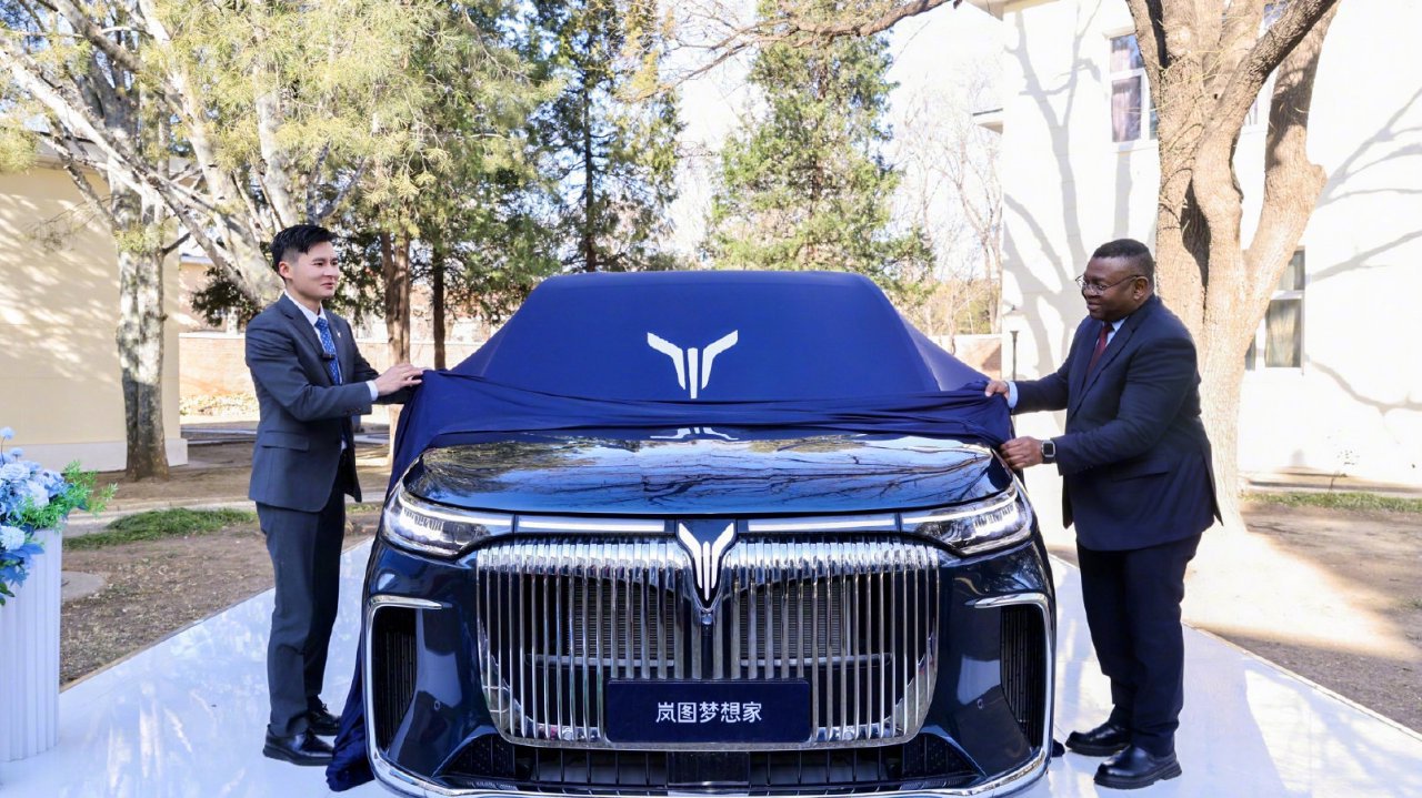 中国智造走向世界：岚图梦想家获得赞比亚共和国驻华大使馆青睐