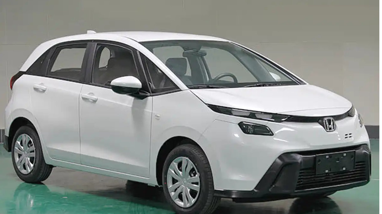 新款本田飞度要来了，车头变“眯眯眼”，依旧1.5L动力