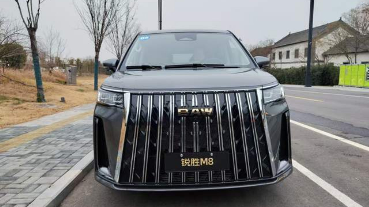 试驾完锐胜M8，感觉有些售价三四十万的MPV，都在漫天要价