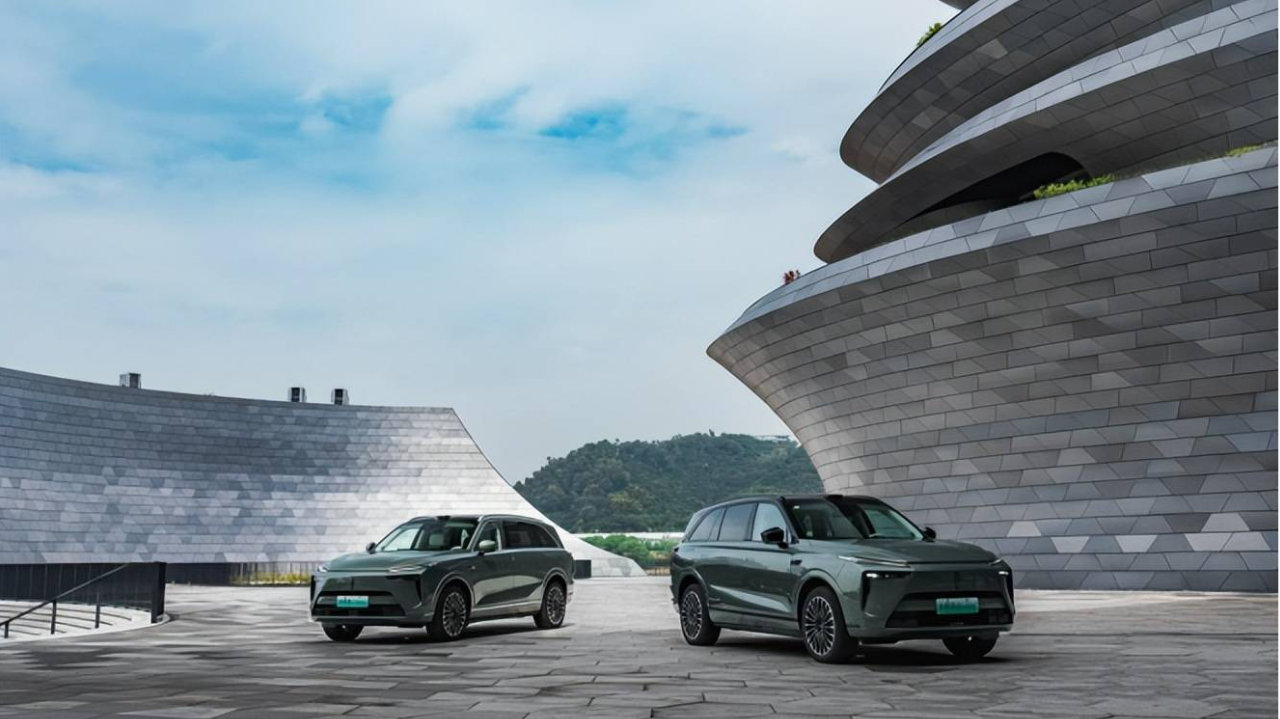 魏牌蓝山智能进阶版“硬刚”吉利银河M9，谁是6座SUV性价比之王？