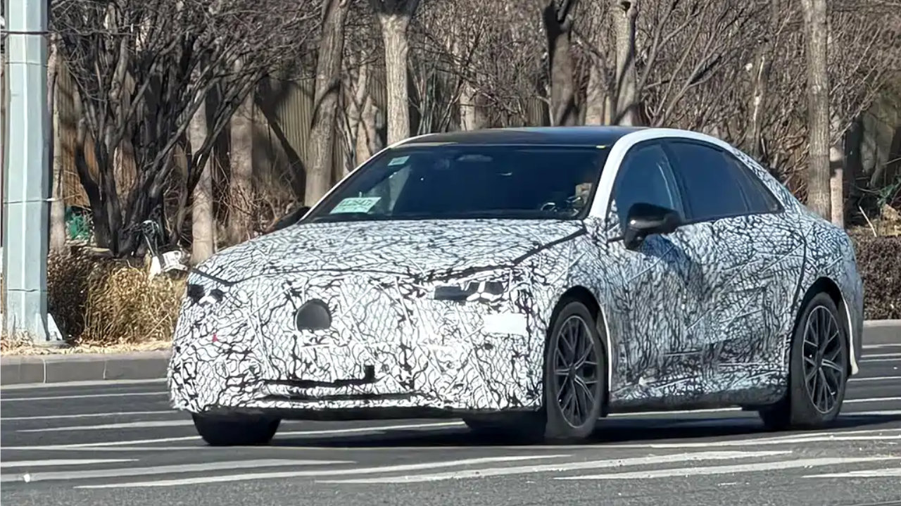 国产奔驰C纯电版谍照曝光，全新GLC纯电同款设计，明年发布