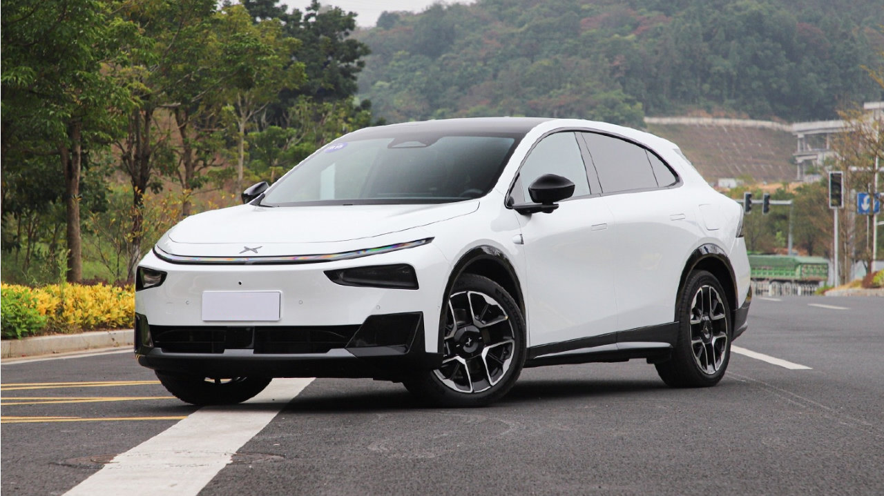 增程版纯电续航430km，小鹏新年双车齐发！吹响车市军备竞赛号角