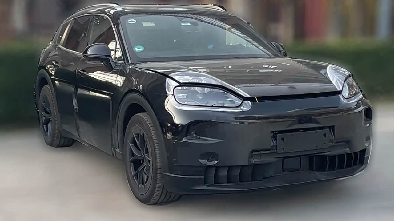 保时捷纯电卡宴要来了，800V架构，还有副驾娱乐屏，北京车展见面