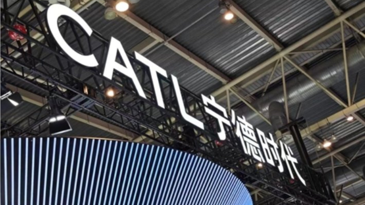 宁德时代 vs 蔚来换电 PK：一个省钱快补，一个省心高端，该怎么选