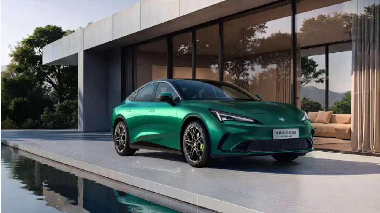 极狐终于听劝了！S5新增1.5L增程版，175公里纯电续航够用了