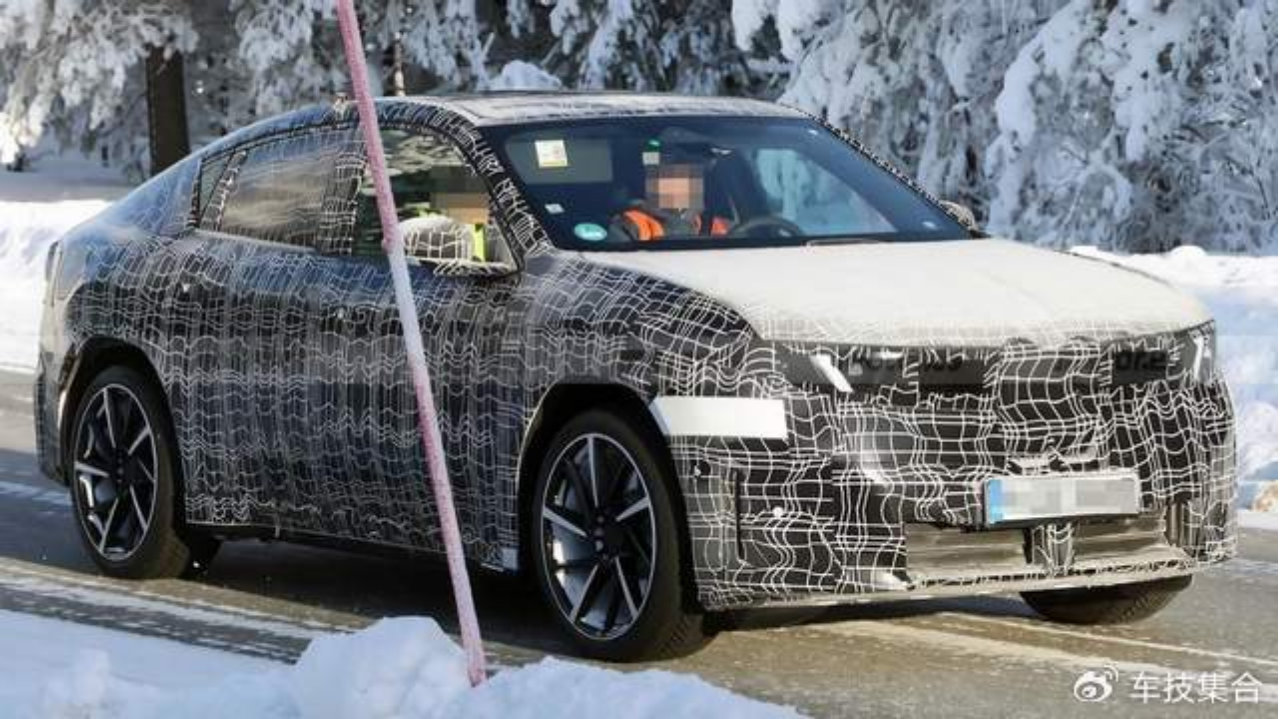 全新宝马iX4路试曝光，800V架构带来800km续航，还是轿跑造型