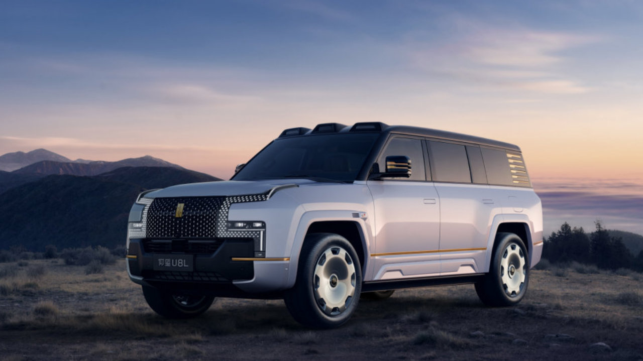 仰望U7/U8闪充新车型发布：闪充技术赋能极致体验，性能再进化