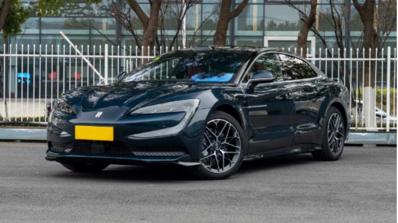 2026款仰望U7来袭，纯电/插混双动力，纯电续航可达1006km，支持闪充