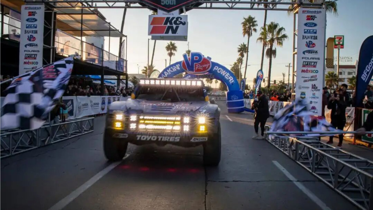 沙漠、赛车与自由：巴哈1000的狂野进化史