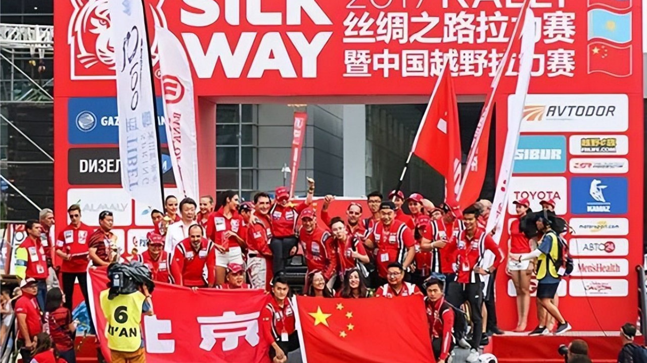 丝绸之路拉力赛：黄沙与引擎的千年对话