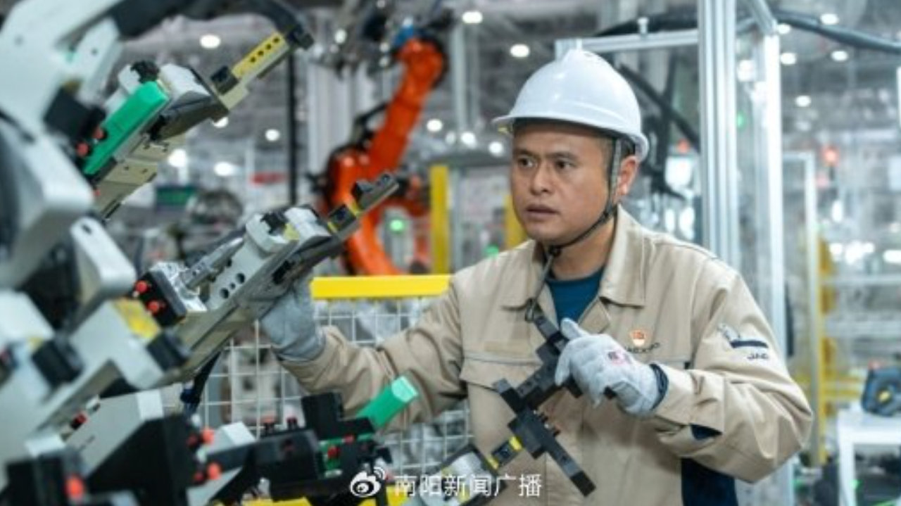 一线工匠撑起高端制造底气，江淮汽车以匠人创新突破外资工艺壁垒