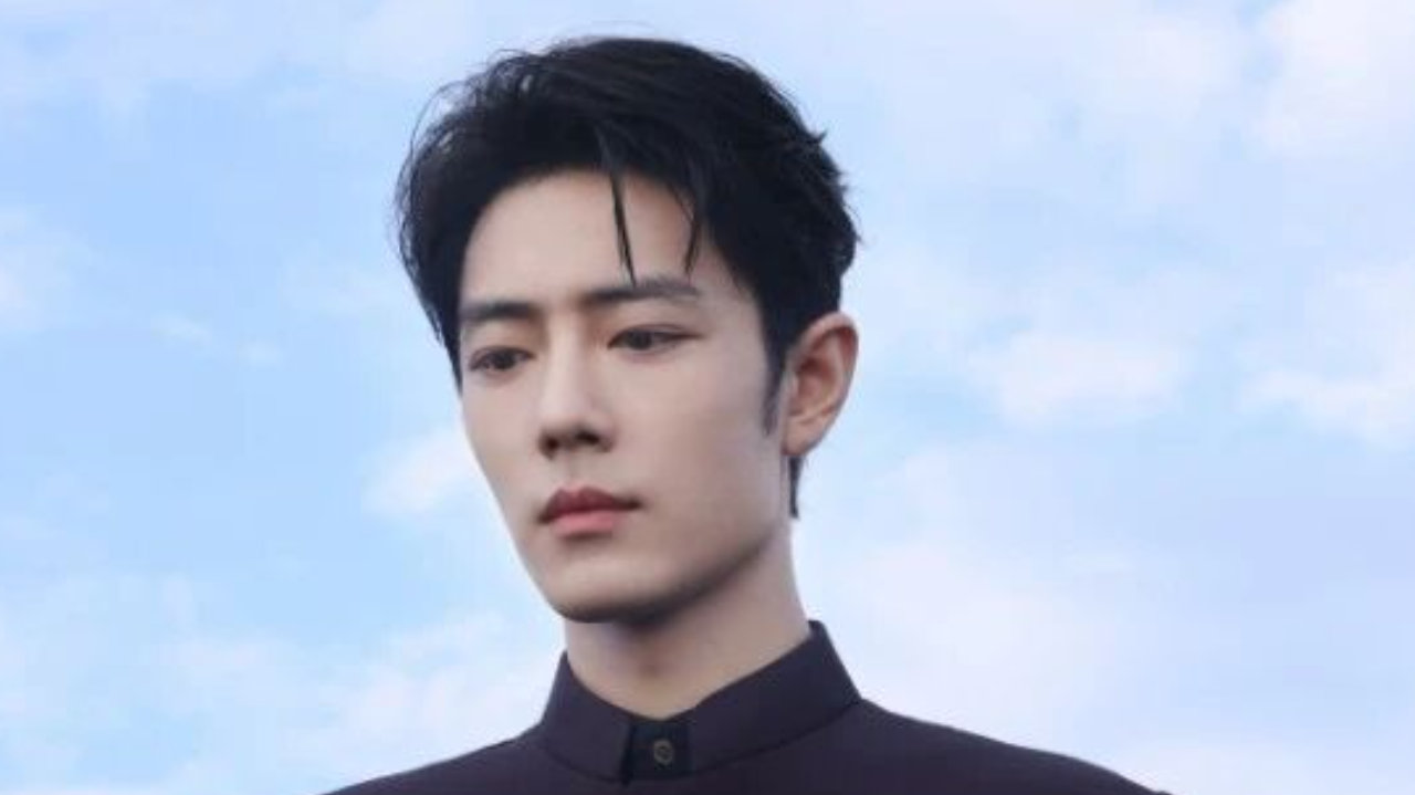 明星十一在忙什么？宋祖儿草原游玩邢菲过生日，肖战长城上唱红歌
