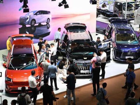 中汽协：10月汽车销量达305.3万辆 同比增长7%