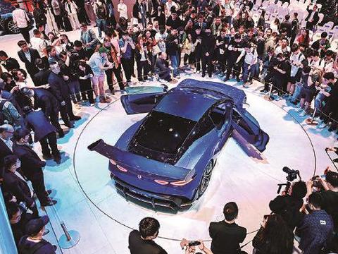 上海国际车展“繁花绽放正当燃”