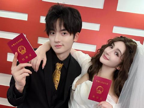 李心艾顺利产女，正式升级为妈妈