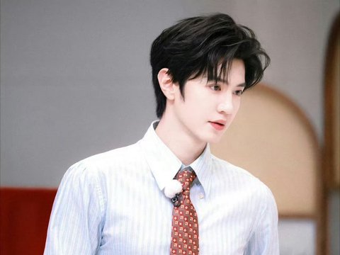 陈哲远寸头变长发引郑恺好奇洗发水