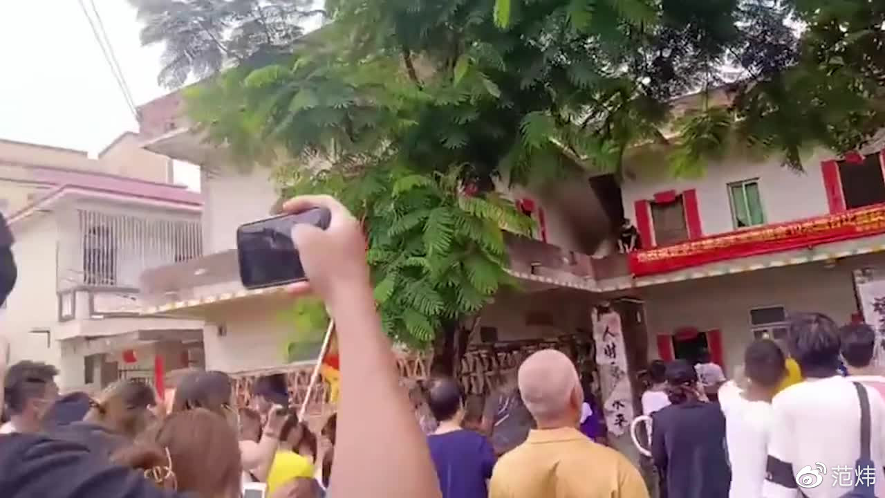 全红婵家中遭围堵,责任在各大网络平台休闲区蓝鸢梦想 - Www.slyday.coM 全红婵家中遭围堵,责任在各大网络平台休闲区蓝鸢梦想 - Www.slyday.coM