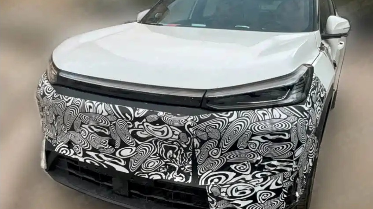 吉利银河M7内饰谍照曝光，类似星舰7，定位插混紧凑型SUV