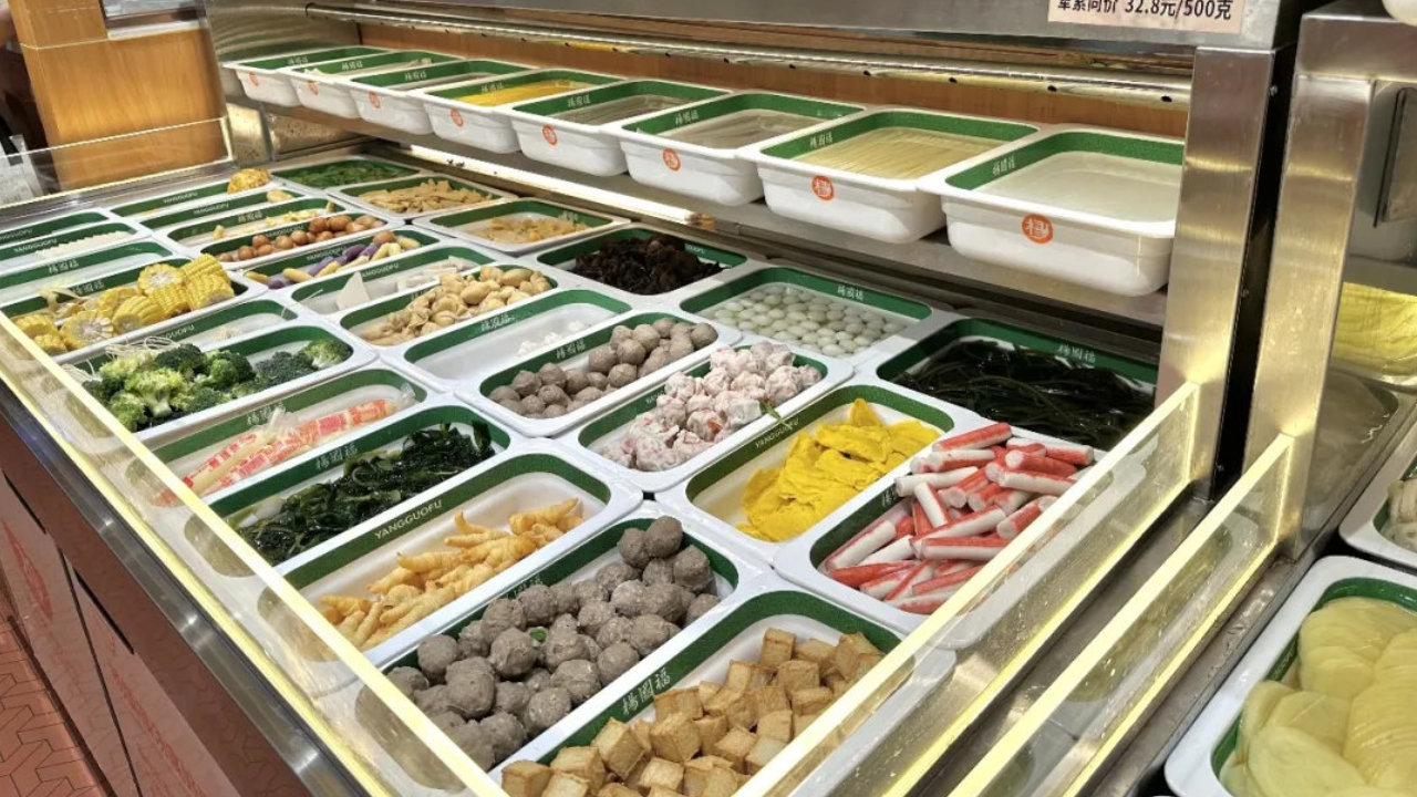 麻辣烫背刺打工人：豆芽近30元/斤，月薪过万也不敢随便夹菜