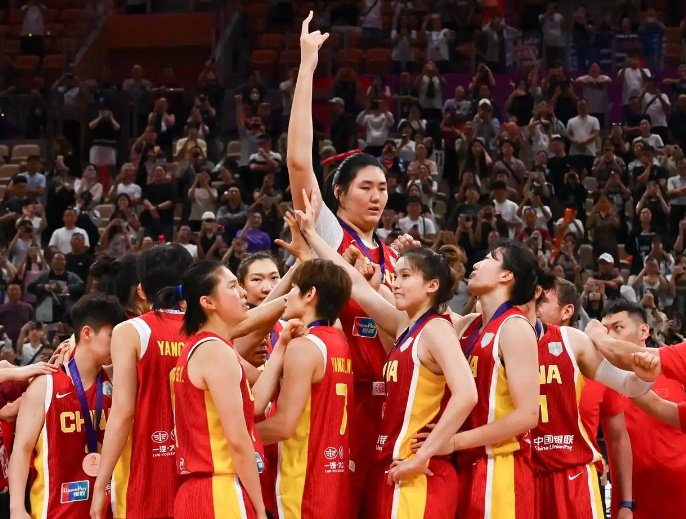 恭喜女篮，官宣，名帅回归，62岁，女篮名宿，李梦好友，宫鲁鸣看懂