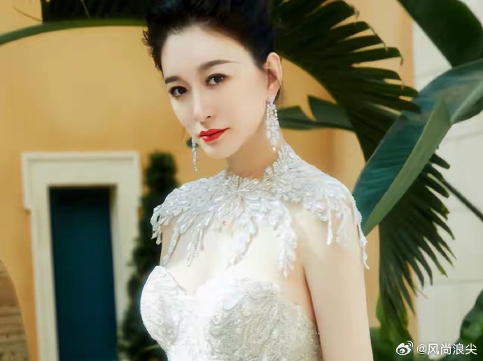 李小冉的胸，闫妮的腿，殷桃的腰，性感起来迷死人