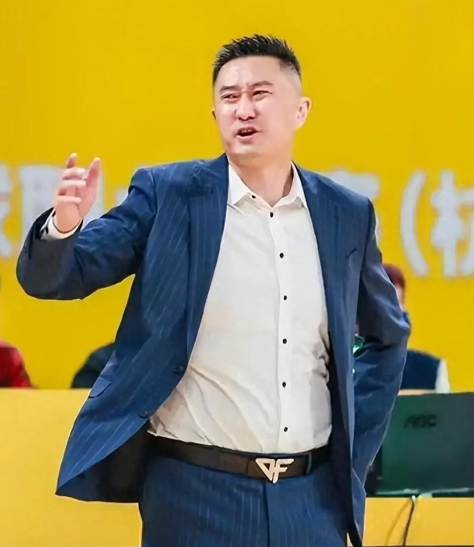 被福建逆转，杜锋下课？谁注意他赛后表态，朱芳雨道歉，正式官宣