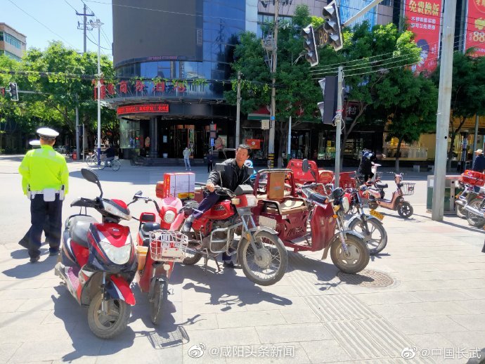 长武县开展“一盔一带”安全守护行动