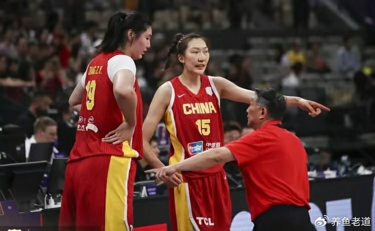 女篮再次集训，宫鲁鸣坚持双塔阵容，李梦因年龄落选惹争议