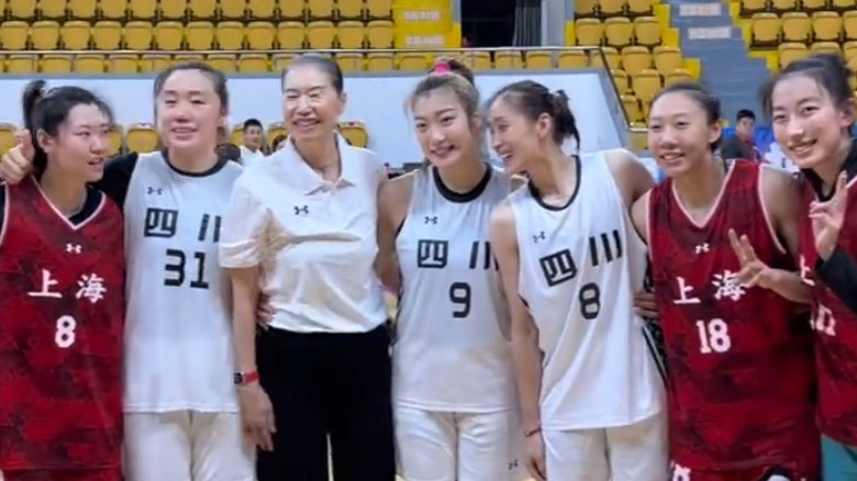 全运女篮小组赛:四川女篮狂胜上海豪取三连胜,单节净胜 21 分显统治力