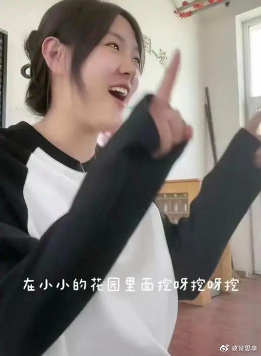 一首《挖呀挖呀挖》儿歌,让黄老师“一夜爆红”,这是个意外吗?休闲区蓝鸢梦想 - Www.slyday.coM 一首《挖呀挖呀挖》儿歌,让黄老师“一夜爆红”,这是个意外吗?休闲区蓝鸢梦想 - Www.slyday.coM