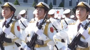 阅兵场上的“花木兰” 又美又飒