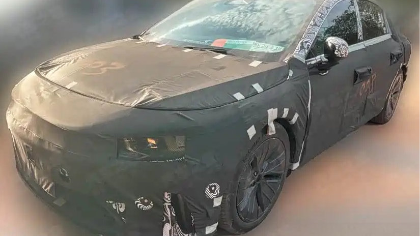 Smart轿车谍照曝光，配插混动力，或为中型车