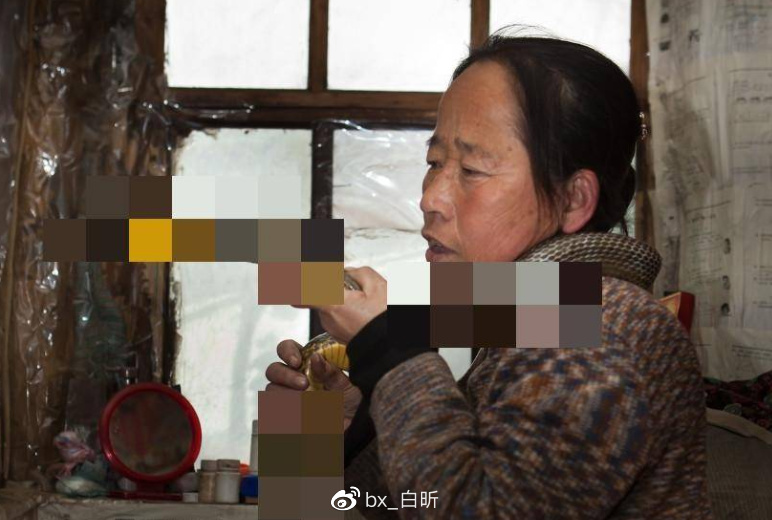 1995年，吉林农妇好心救毒蛇，多次放生却赖着不走，一养就是12年休闲区蓝鸢梦想 - Www.slyday.coM